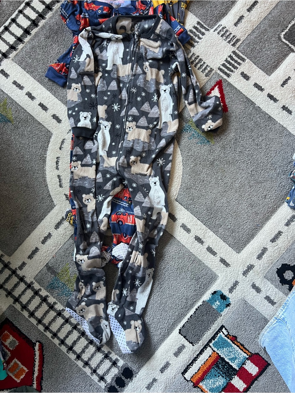 Set of 6 Boys Onsie Pajamas in size 5T - Picture 6 of 10